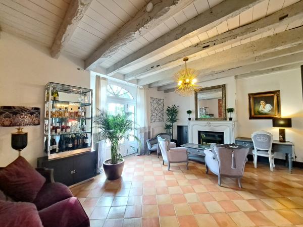 Sublime Propriété de Campagne avec Gîte, Piscine et 6 ha