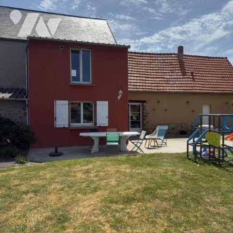 Maison avec dépendances et jardin arboré - Saint-Symphorien-le-Valois (50250)
À seulement quel...