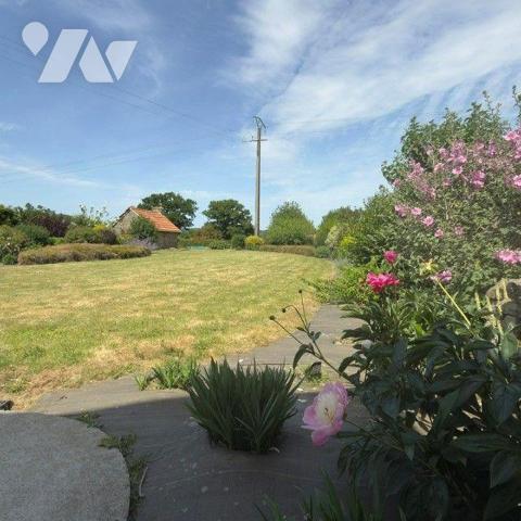 Maison avec dépendances et jardin arboré - Saint-Symphorien-le-Valois (50250)
À seulement quel...