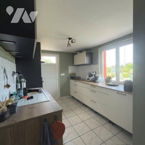 Maison avec dépendances et jardin arboré - Saint-Symphorien-le-Valois (50250)
À seulement quel...