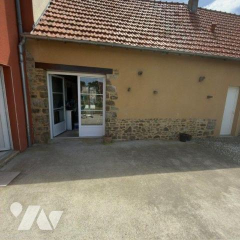 Maison avec dépendances et jardin arboré - Saint-Symphorien-le-Valois (50250)
À seulement quel...