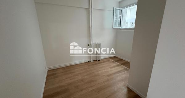 Location Appartement 4 pièces 72.17 m² - Paris 75016