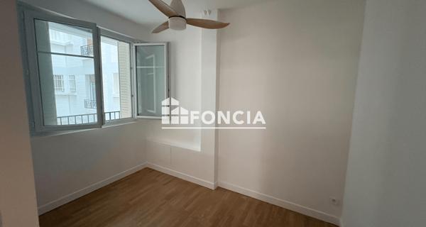Location Appartement 4 pièces 72.17 m² - Paris 75016