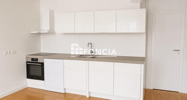 Location Appartement 4 pièces 72.17 m² - Paris 75016