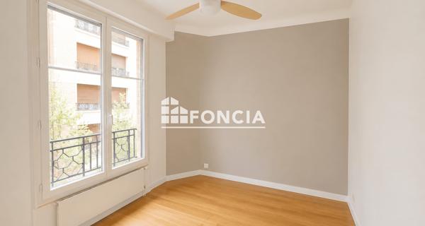 Location Appartement 4 pièces 72.17 m² - Paris 75016