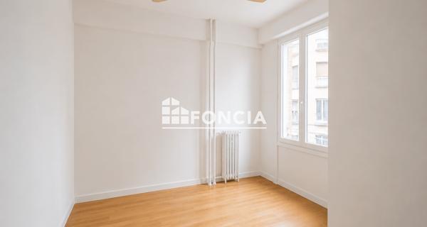 Location Appartement 4 pièces 72.17 m² - Paris 75016