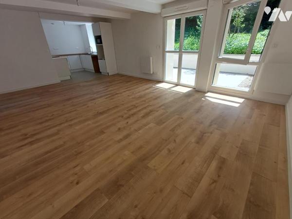 GUIGNEMICOURT : Maison en retrait de rue, entièrement rénovée de 102 m2 sur parcelle de 550 m²