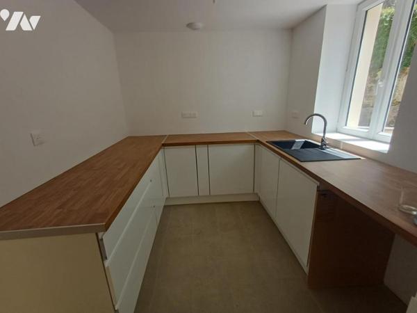 GUIGNEMICOURT : Maison en retrait de rue, entièrement rénovée de 102 m2 sur parcelle de 550 m²