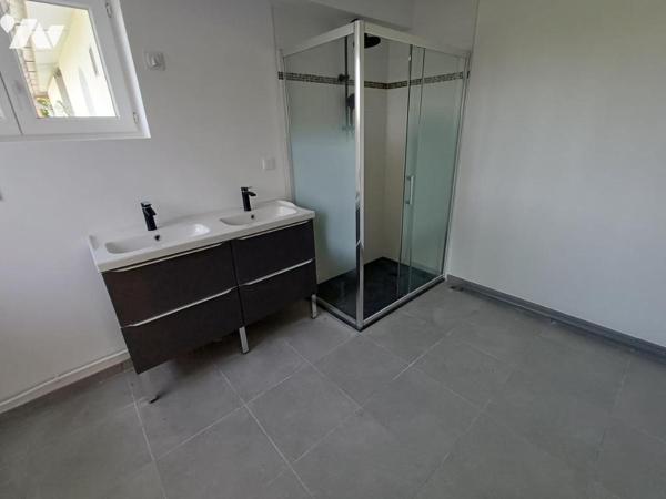 GUIGNEMICOURT : Maison en retrait de rue, entièrement rénovée de 102 m2 sur parcelle de 550 m²