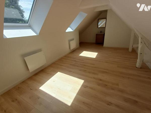 GUIGNEMICOURT : Maison en retrait de rue, entièrement rénovée de 102 m2 sur parcelle de 550 m²