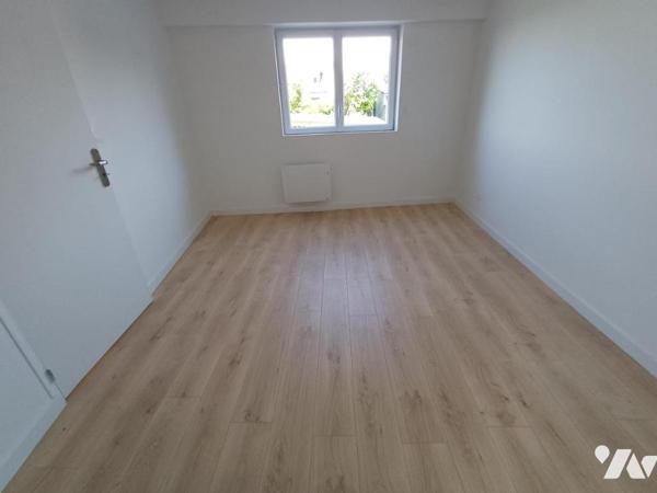 GUIGNEMICOURT : Maison en retrait de rue, entièrement rénovée de 102 m2 sur parcelle de 550 m²