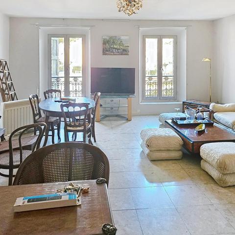 Appartement lumineux refait à neuf, vendu meublé en centre-ville d'Apt