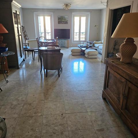 Appartement lumineux refait à neuf, vendu meublé en centre-ville d'Apt