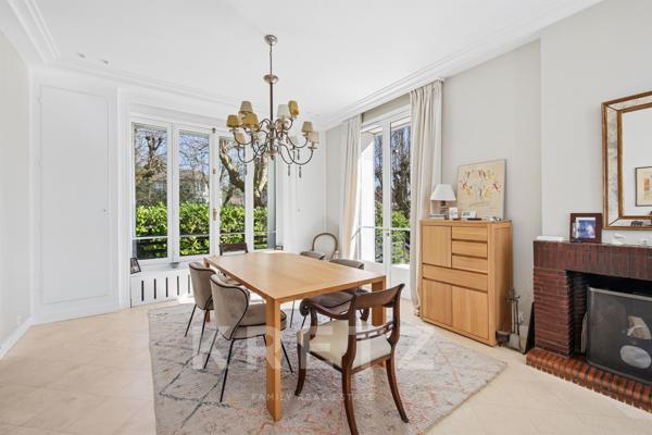 Propriété de caractère avec Parc et Piscine