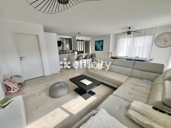 Maison
         5 pièces
        - 90 m² Exclusivité 329 990 € *