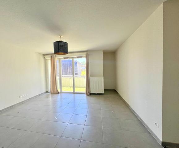 Appartement T3 avec une terrasse de 12m2 un balcon et une place de stationnement extérieure