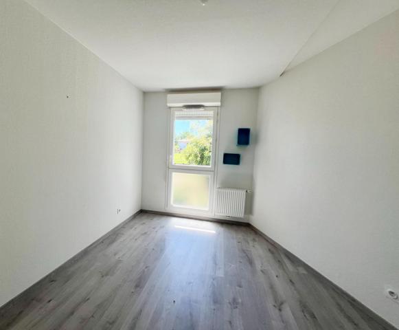 Appartement T3 avec une terrasse de 12m2 un balcon et une place de stationnement extérieure