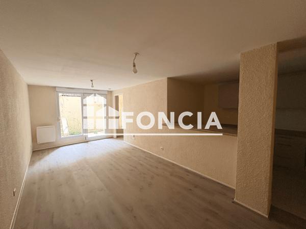 Location Appartement 2 pièces 50 m² - 37 RUE EUGENE DESTEUQUE Reims 51100