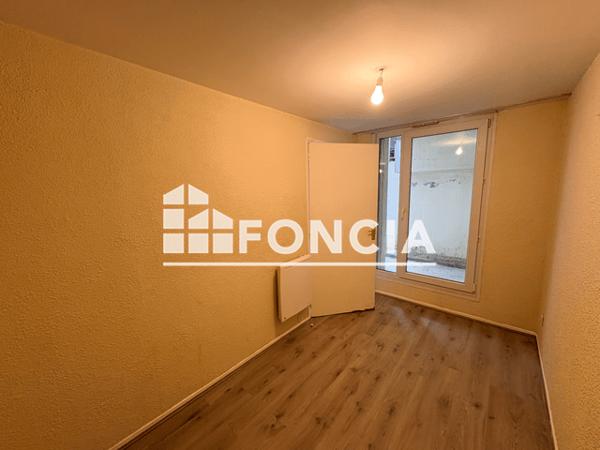 Location Appartement 2 pièces 50 m² - 37 RUE EUGENE DESTEUQUE Reims 51100