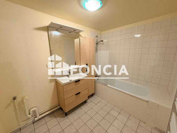 Location Appartement 2 pièces 50 m² - 37 RUE EUGENE DESTEUQUE Reims 51100