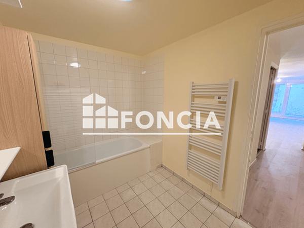 Location Appartement 2 pièces 50 m² - 37 RUE EUGENE DESTEUQUE Reims 51100