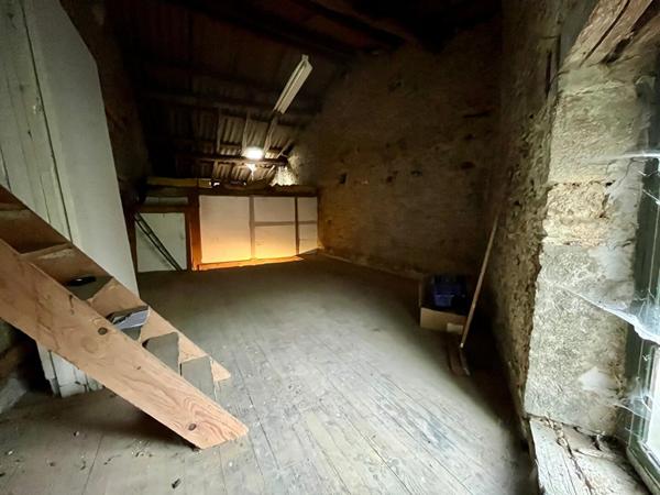 Propriété de caractère 4 chambres au coeur du village de Saint-Julien-sur-Suran