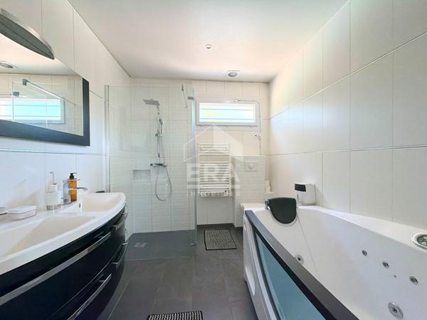 A VENDRE 84120 PERTUIS MAISON TYPE 6 PIECES D'ENVIRON 107M² AVEC JARDIN, GARAGE ET PISCINE