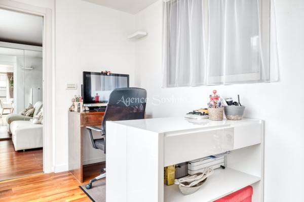 2 pièces 72 m² À VENDRE Appartement 2 pièces en avant dernier étage cave et garage dans résidence avec piscine