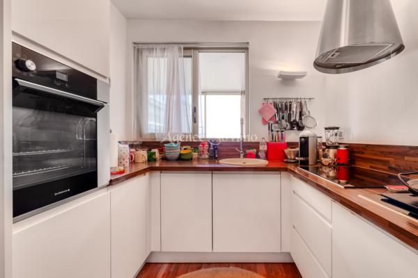 2 pièces 72 m² À VENDRE Appartement 2 pièces en avant dernier étage cave et garage dans résidence avec piscine