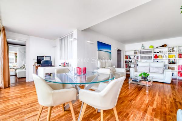 2 pièces 72 m² À VENDRE Appartement 2 pièces en avant dernier étage cave et garage dans résidence avec piscine