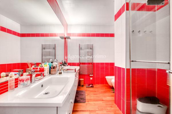 2 pièces 72 m² À VENDRE Appartement 2 pièces en avant dernier étage cave et garage dans résidence avec piscine