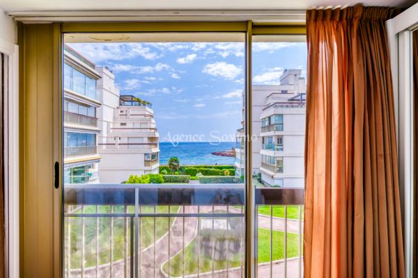 2 pièces 72 m² À VENDRE Appartement 2 pièces en avant dernier étage cave et garage dans résidence avec piscine