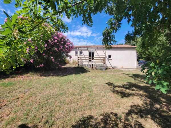 Villa de plain pied, dans quartier calme avec jardin et garage Villeneuve-lès-Montréal (11290)