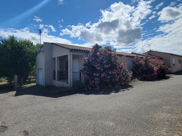 Villa de plain pied, dans quartier calme avec jardin et garage Villeneuve-lès-Montréal (11290)