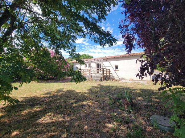 Villa de plain pied, dans quartier calme avec jardin et garage Villeneuve-lès-Montréal (11290)