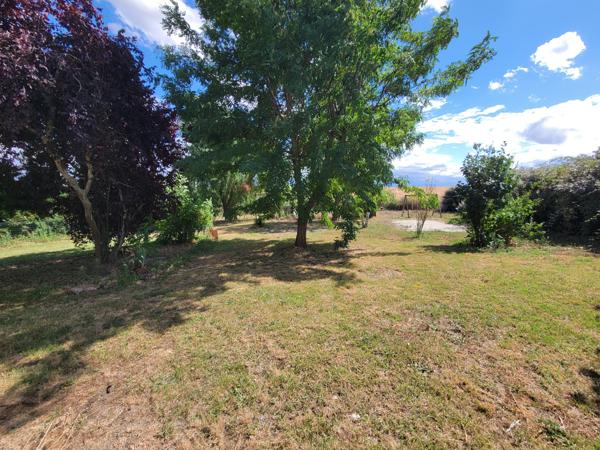 Villa de plain pied, dans quartier calme avec jardin et garage Villeneuve-lès-Montréal (11290)