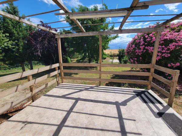 Villa de plain pied, dans quartier calme avec jardin et garage Villeneuve-lès-Montréal (11290)