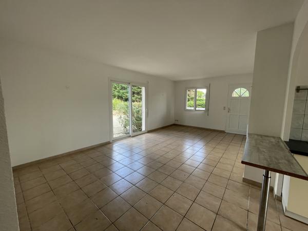 Villa de plain pied, dans quartier calme avec jardin et garage Villeneuve-lès-Montréal (11290)