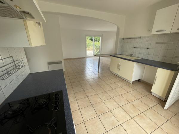 Villa de plain pied, dans quartier calme avec jardin et garage Villeneuve-lès-Montréal (11290)