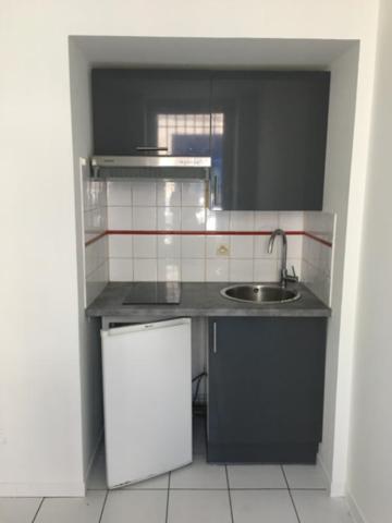 Studio
                                                                                                                                                                                                                                                                                                                        1 pièce(s)                                                                                                                                                                                                                                                                                                                              13  m²