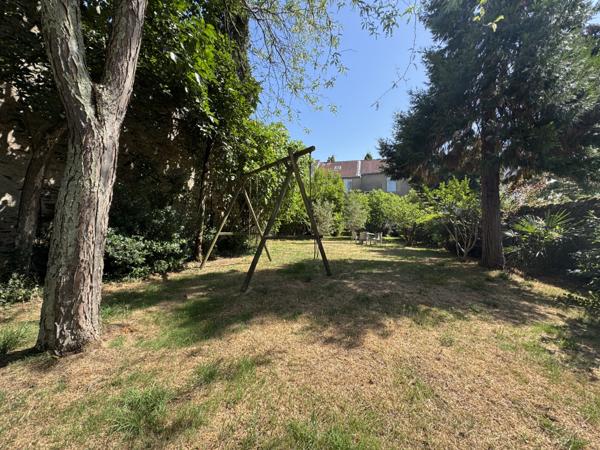 Maison  8 pièce(s)  5 chambre(s)  187.51 m²