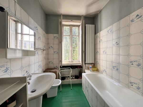 Maison  8 pièce(s)  5 chambre(s)  187.51 m²