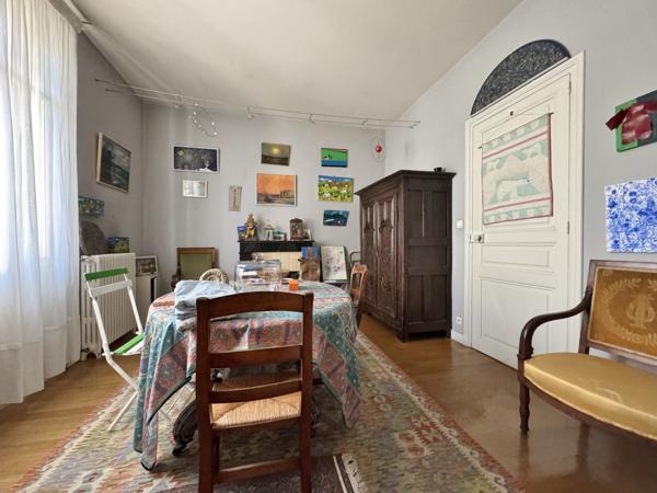 Maison  8 pièce(s)  5 chambre(s)  187.51 m²