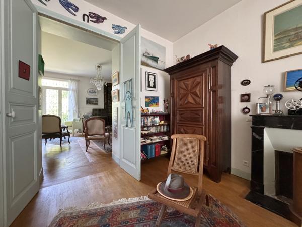 Maison  8 pièce(s)  5 chambre(s)  187.51 m²