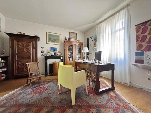 Maison  8 pièce(s)  5 chambre(s)  187.51 m²