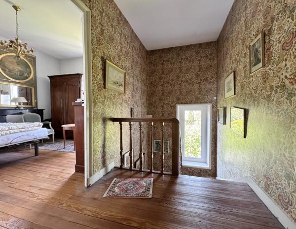 Maison  8 pièce(s)  5 chambre(s)  187.51 m²