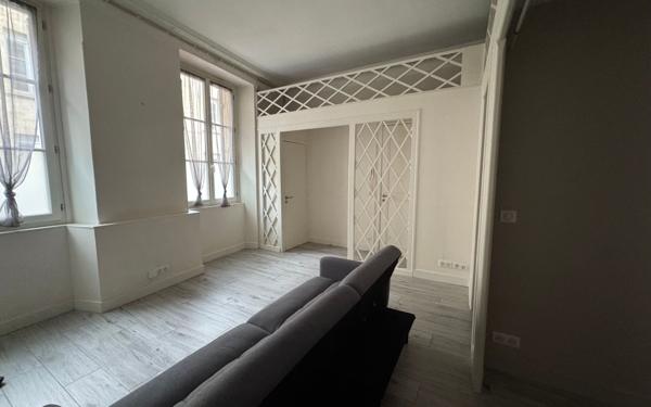 Appartement à vendre    2 pièces • 26 m2 Bordeaux