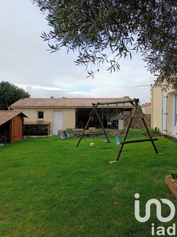 Maison traditionnelle 8 pièces de 175 m² à Brizambourg (17770)