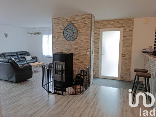 Maison traditionnelle 8 pièces de 175 m² à Brizambourg (17770)