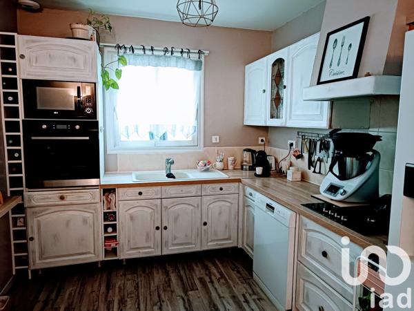 Maison traditionnelle 8 pièces de 175 m² à Brizambourg (17770)